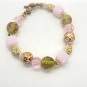 Elegant Pink and Gold Beaded Bracelet